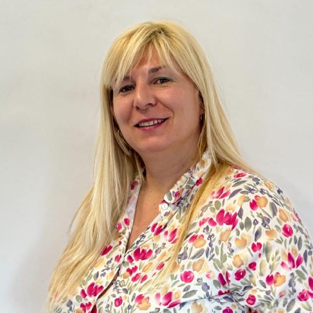 Иулиана Гонсалес Голяну - Директор - Проекти Културна мобилност Иулиана Гонсалес Голяну - Директор - Проекти Културна мобилност